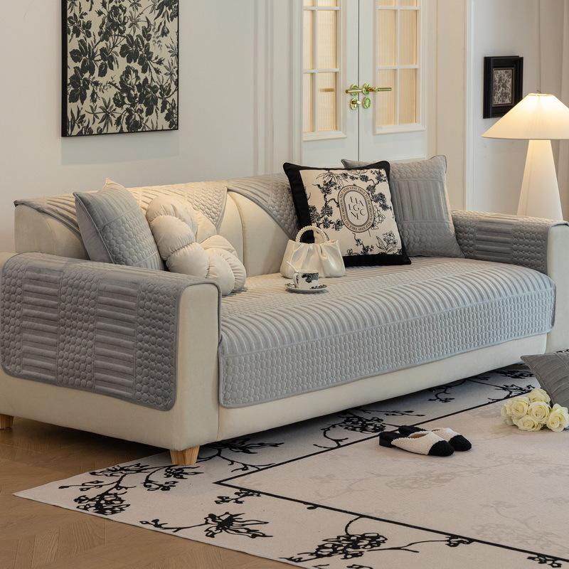 Podzimní a zimní lehký luxusní plyšový prošívaný polštář na pohovku Moderní jednoduchý protiskluzový potah na ručník na pohovku