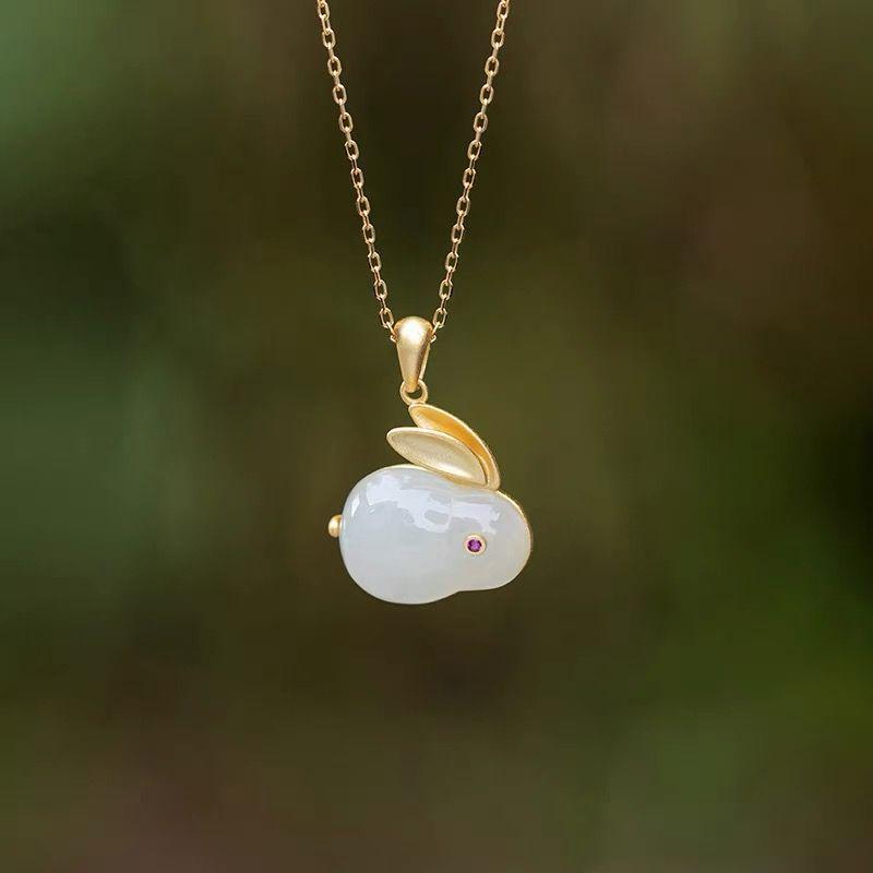 Elegant Jade Rabbit Pendant for Women - Unique Design Necklace, Ideal Gift for Best Friend's Birthday or Stylish Accessory for Students