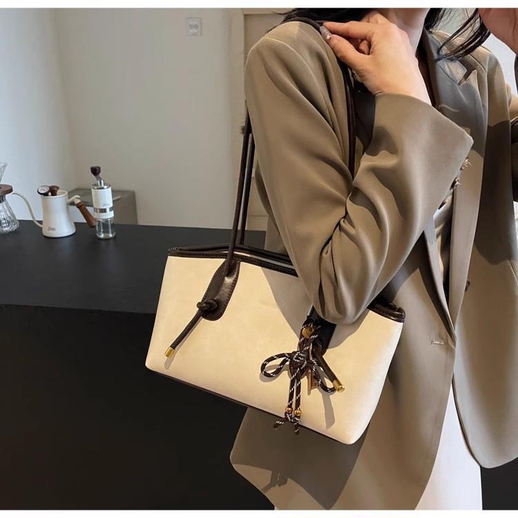 2024 Women's High-End Retro Large Capacity Autumn/Winter Shoulder Tote Bag