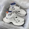 Paar neue modische, lässige Sportschuhe für Frühling und Herbst: leichte, vielseitige Plateau-Schuhe, atmungsaktive Single-Sneaker.