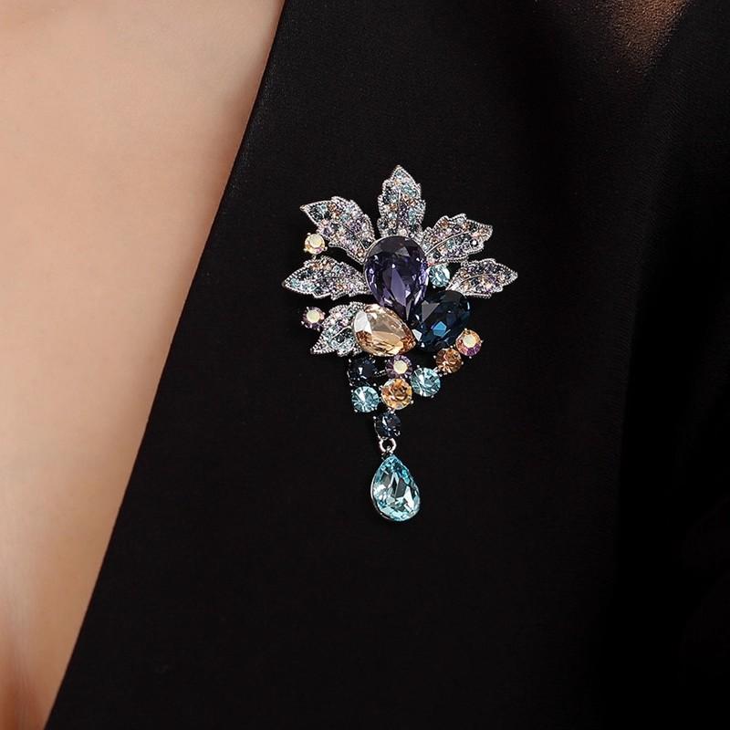 Light luxury diffuse leaf brooch high-end women's exquisite leaf corsage design sense pin suit