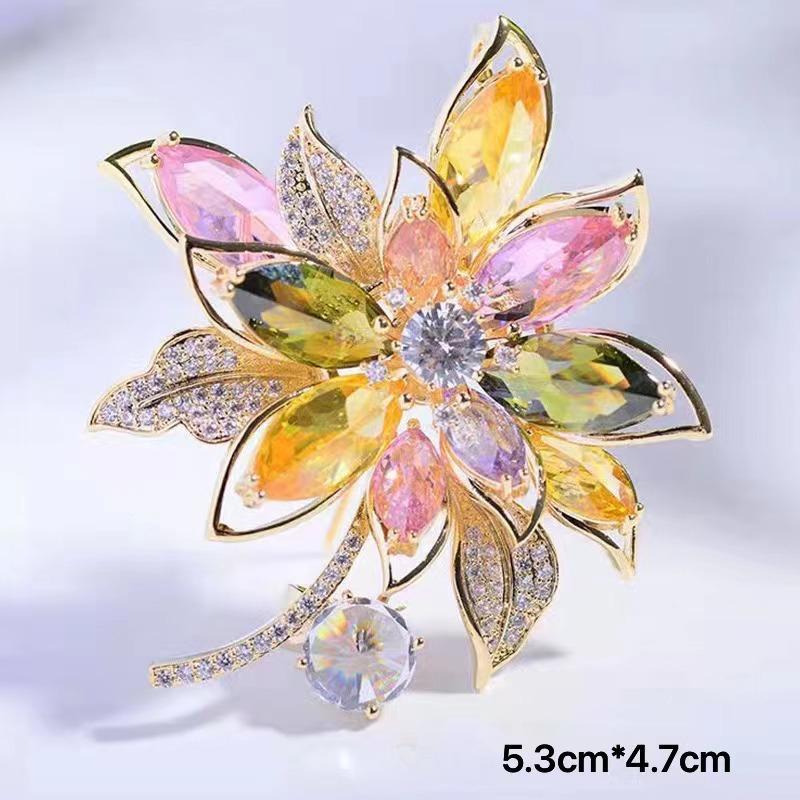 Broche en cuivre zircon de couleur haut de gamme pour costume, manteau, accessoires de vêtements, broche à fleurs
