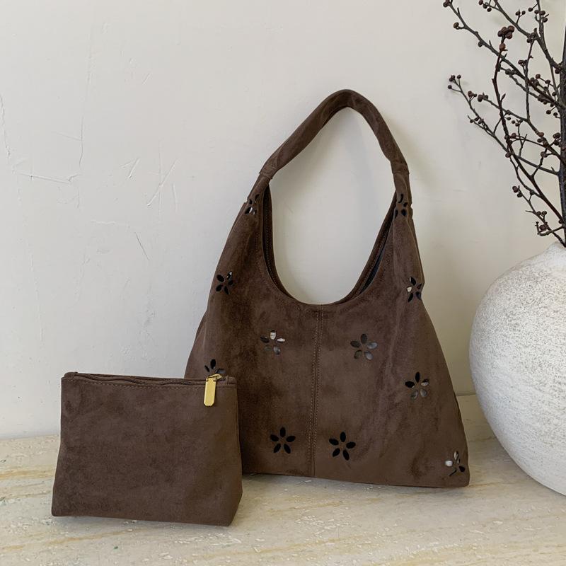 

Модная замшевая сумка через плечо с вырезами, женская, 2025, новая, повседневная, большой вместимости, для поездок на работу, сумка-тоут под мышкой кофейный