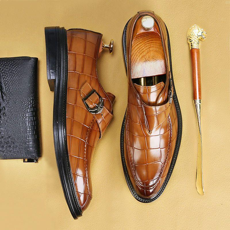 Horse buckle leather shoes pointed inner height increase hair stylist personalized crocodile pattern shoes
