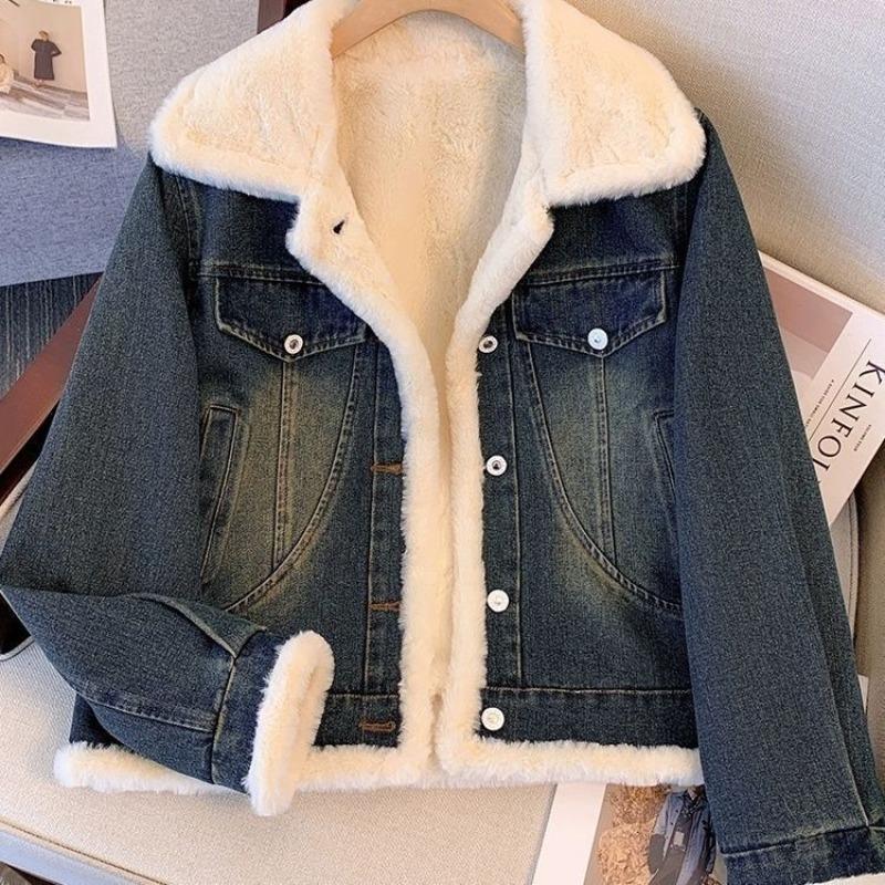 Denim fleece thickened jacket women's new winter models are popular today, small women's short fur integrated