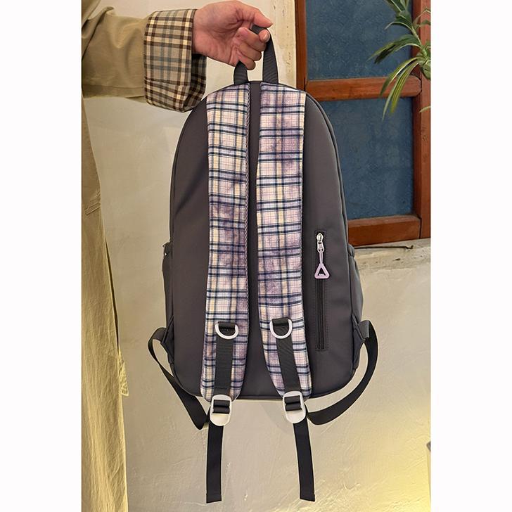 Large-capacity contrasting color plaid junior high school backpack, new student commuting light schoolbag, versatile computer backpack