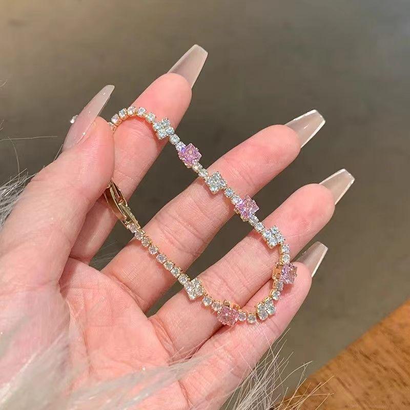 Elegant Zircon Bracelet for Women - Luxurious, Exquisite, Crystal Design Bangle with a Sophisticated Touch.