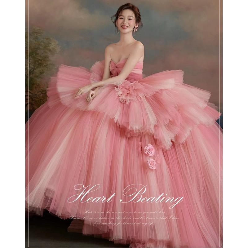 Titel Trouwjurk Nieuwe Binnen Straatopname Pompouze Jurk Kleur Jurk Temperament Banket Lichte Trouwjurk