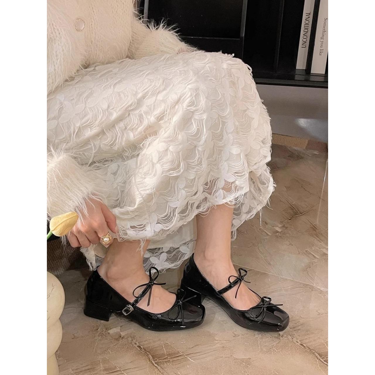 

Женские массивные туфли-одинарки Весна Новые с круглым квадратным носком Мелкий вырез Узел-бабочка Кристальная пряжка Нескользящие Высокие каблуки 40