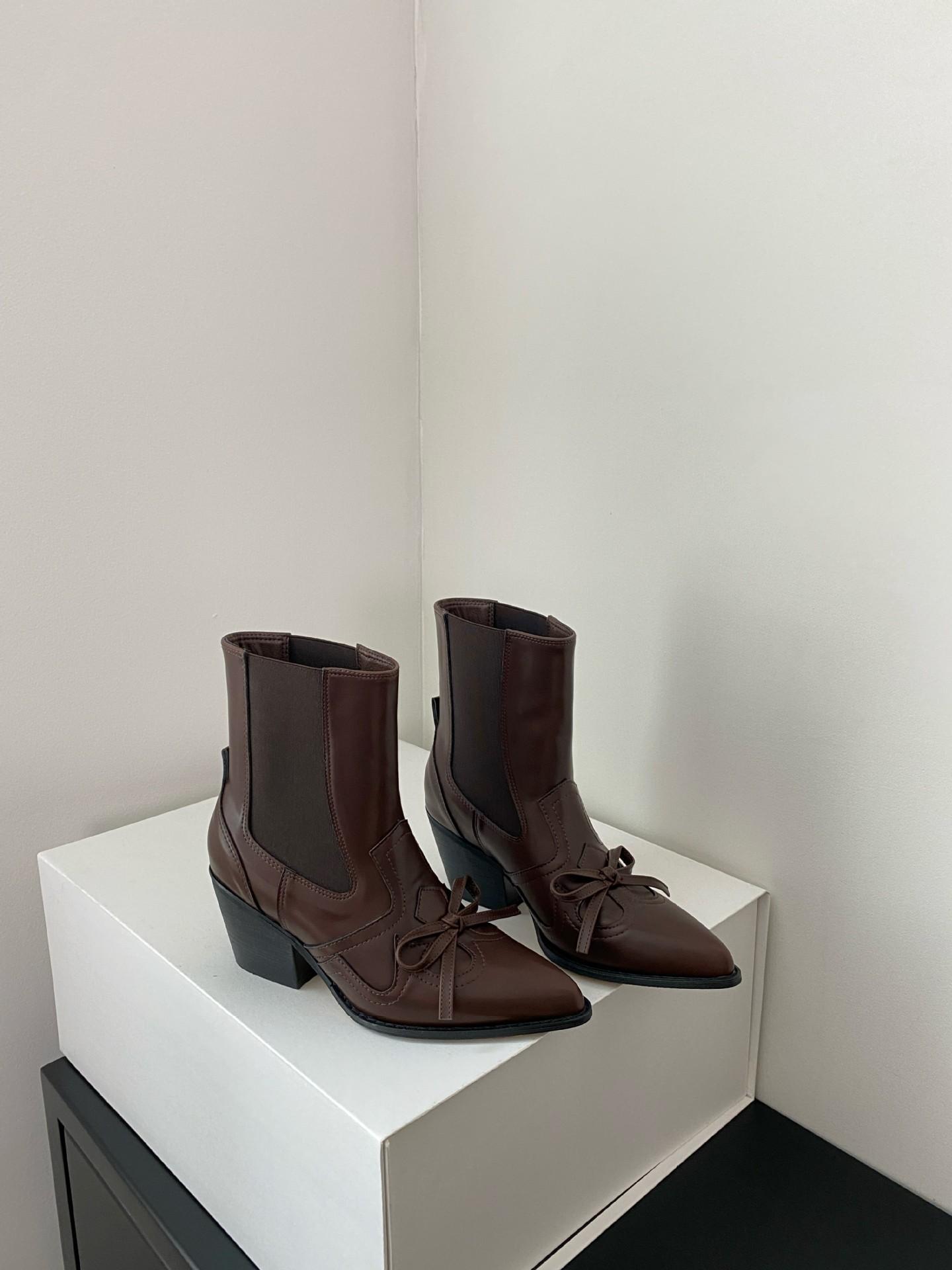 

New spot medium and high heel cigarette tube short boots female pointed 2025 gentle bow British style Martin boots outer wear increase 40 коричневый