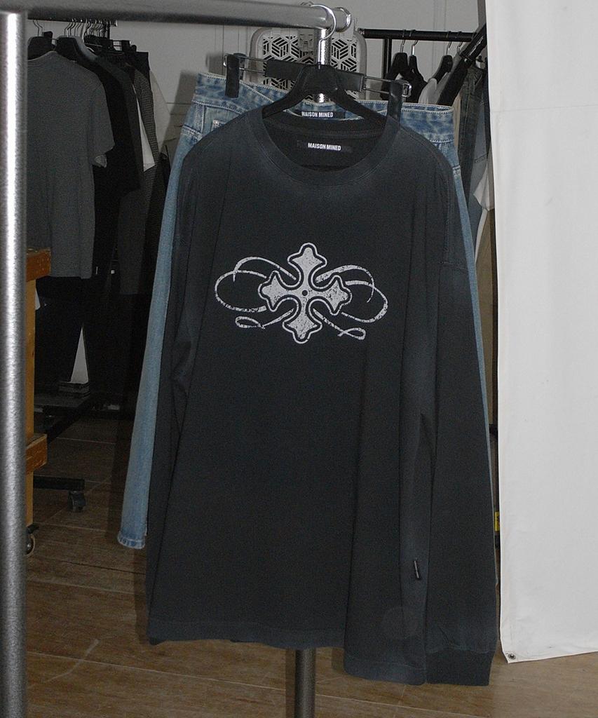 MAISON MINED Celtic Cross Long Sleeve Washed Black