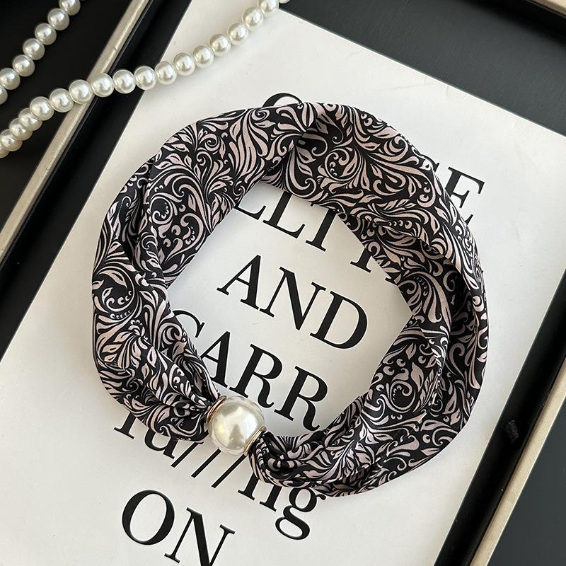 Pearl necklace women's magnetic buckle silk scarf high-end spring and summer new niche wear printed silk scarf scarf