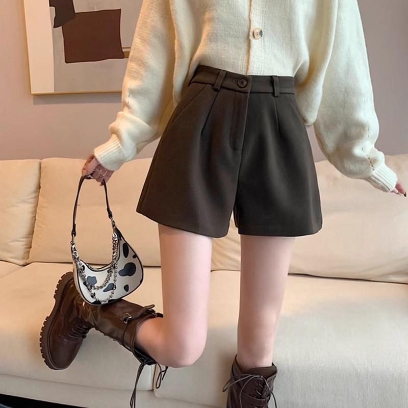 2024 Women's High-Waisted Woolen Shorts: A-Line, Slimming, Thickened, Black Casual Pants for Autumn & Winter Wear
