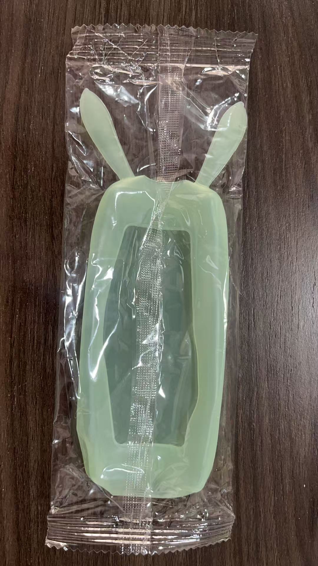 

1Pc Glow in the Dark Silicone Remote Sleeve - Dustproof and Protective Universal Controller Skin for TV and AC Remotes
