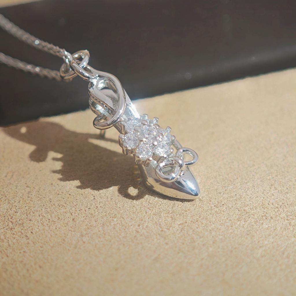 Medieval Vintage Point Diamond High Heels Necklace Exquisite High-End Personality Pendant Can Pull Collarbone Chain
