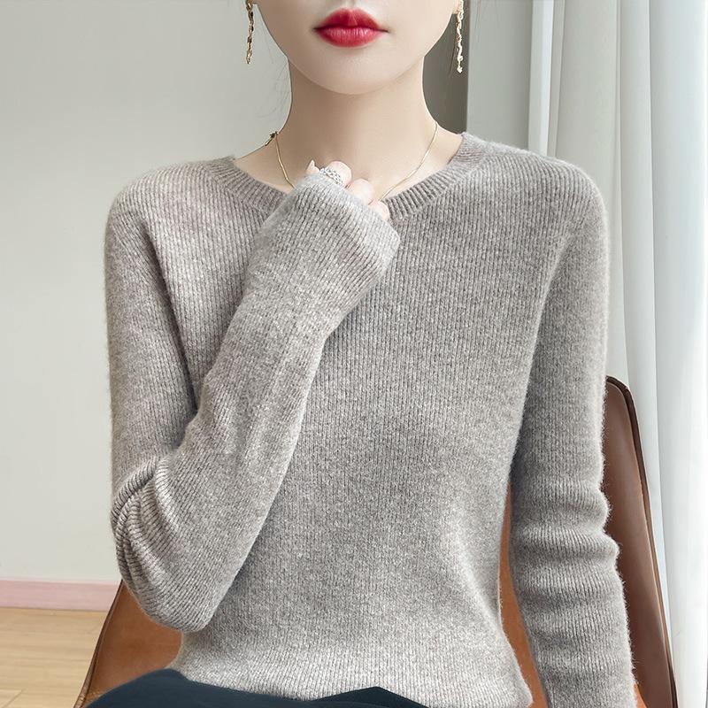 A New Slimming and Form-fitting Knitted Sweater for Autumn and Winter A Solid Color Round-neck Base Layer with A Sweater As An Inner Layer