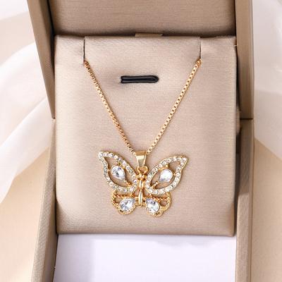 Versatile Butterfly Necklace New Jewelry Women's Exaggerated Alloy Diamond Pendant Niche Design Collarbone Chain