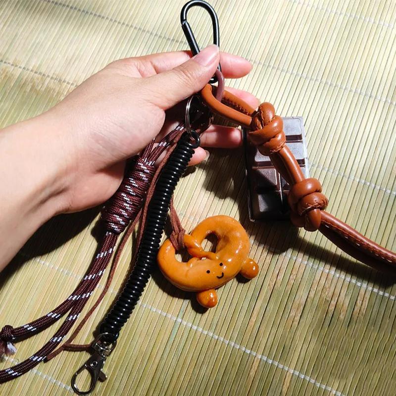 Llavero de cuerda tejida con pan pequeño de agua alcalina, colgante para bolso, decoración, piezas y accesorios para bolsos