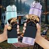 1 ks Mops Pes Vykukující Rám Tisk 750ml Barevná Plastová Sportovní Láhev na Vodu Nepropustné Sklopné Víčko se Slámkou Pro Sporty Kancelář Domácí Použití