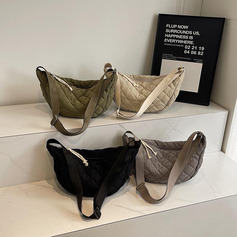 High-end bag women's large-capacity new autumn and winter tide fashion diamond nylon shoulder messenger bag dumpling bag