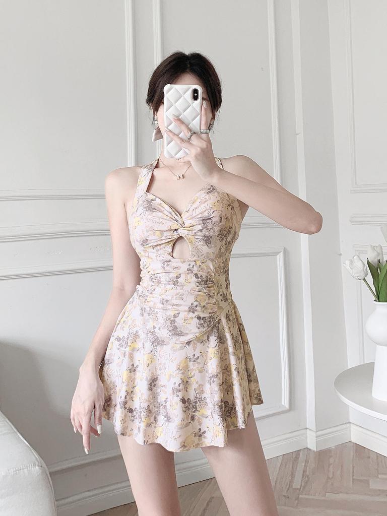 Hot Fashion Women's Slimming One-Piece Onsen Swimsuit with Skirt Style Cover-up, Solid Color, Conservative Waist-Cinching Design