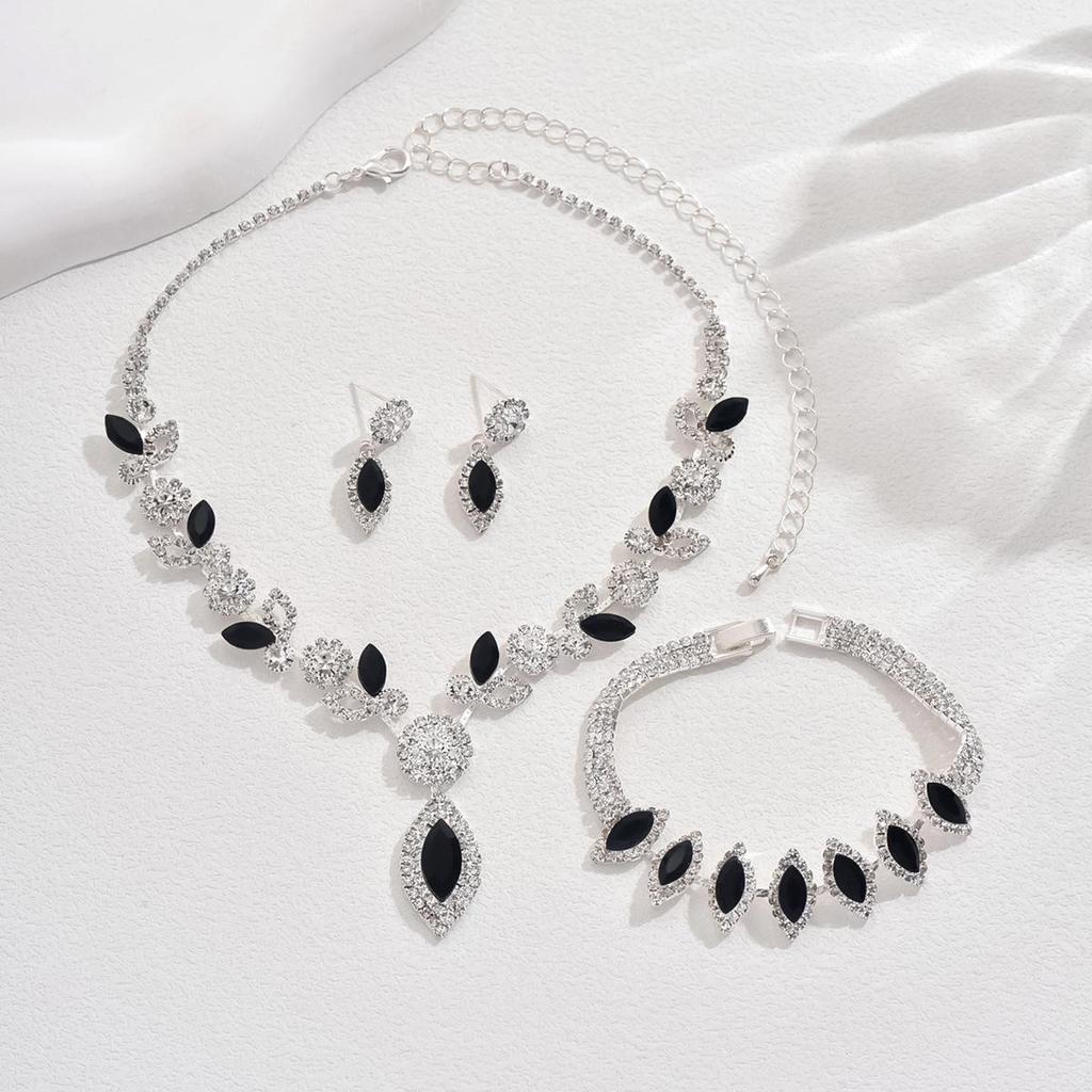 Ensemble de bijoux de mariage européens et américains en cristal blanc et fleurs - Accessoires de collier élégants pour mariages