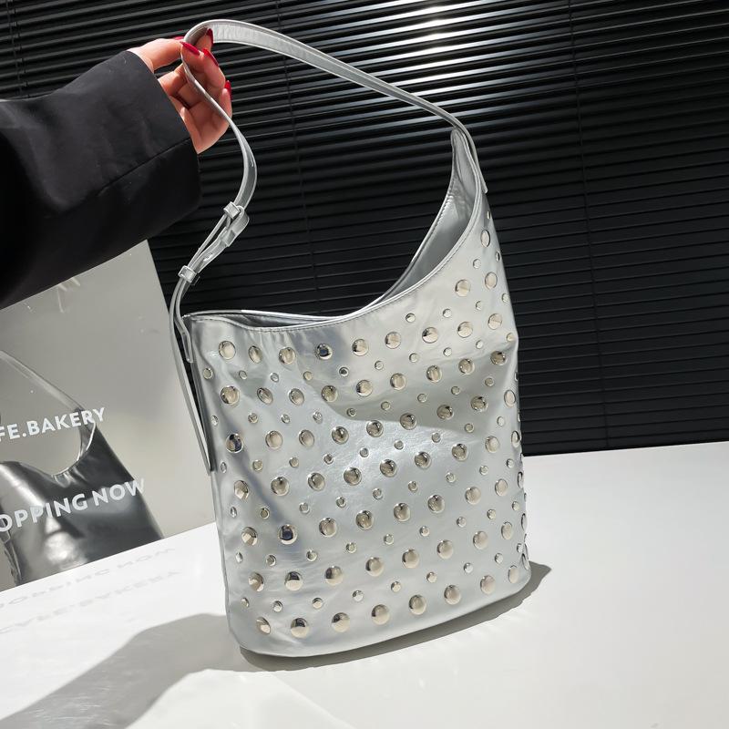 Bag women's large-capacity retro personality trendy cool polka dot rivet women's shoulder messenger bag