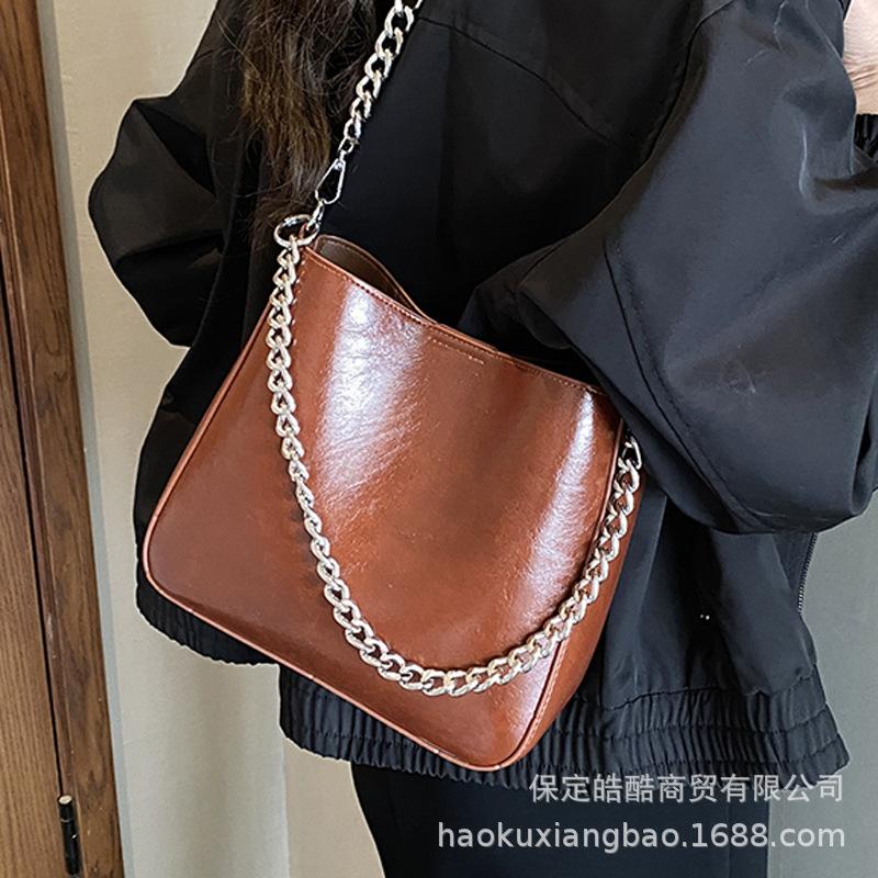 Premium retro bag women's 2025 new trendy fashion texture shoulder underarm bag commuter messenger bucket bag
