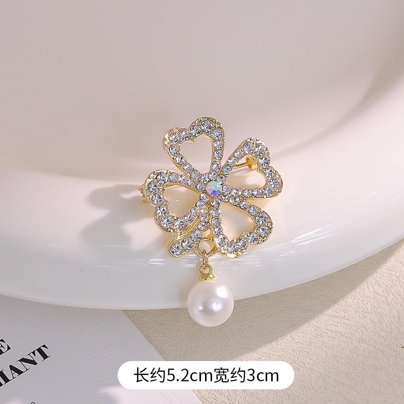 

New light luxury natural fritillary butterfly brooch high-end sense elegant star four-leaf clover corsage high-end pin