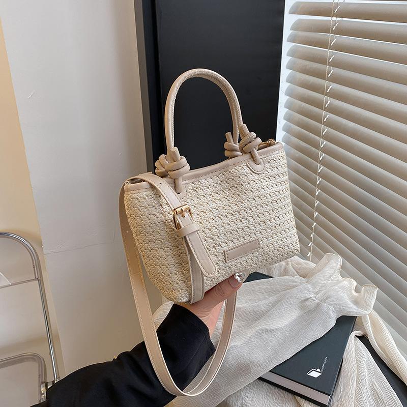 

Pastoral hand-held straw bucket bag women s 2025 spring new niche contrasting color foreign feeling messenger woven bag