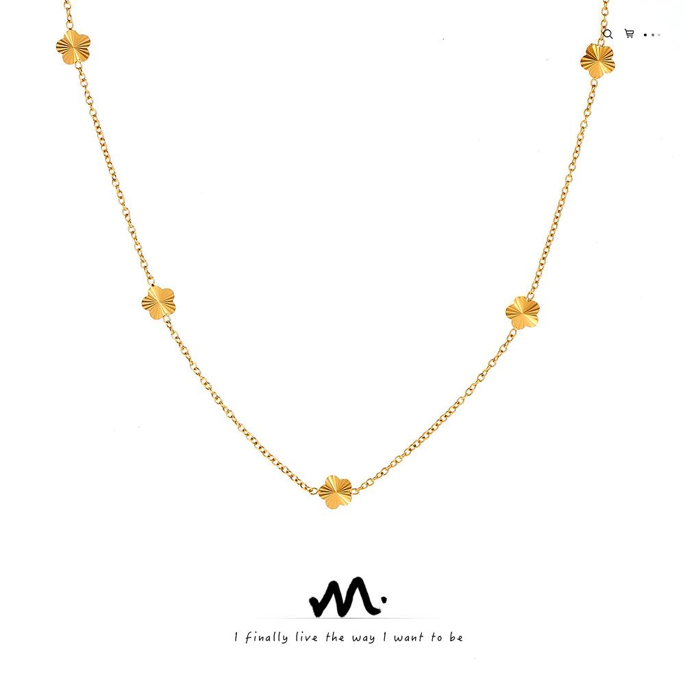 European and American Style Joe Flower Clavicle Necklace with Elegant Design, 18K Gold-Plated Titanium Steel.