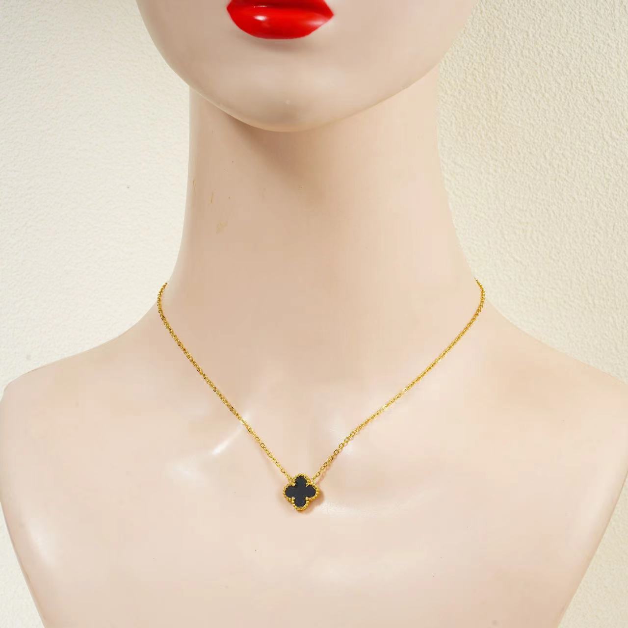 

Цепочка на ключицу с четырехлистным клевером v Слово Сотня Ожерелье Двусторонняя 18K Женская цепочка Ожерелье для подарка девушке чёрный