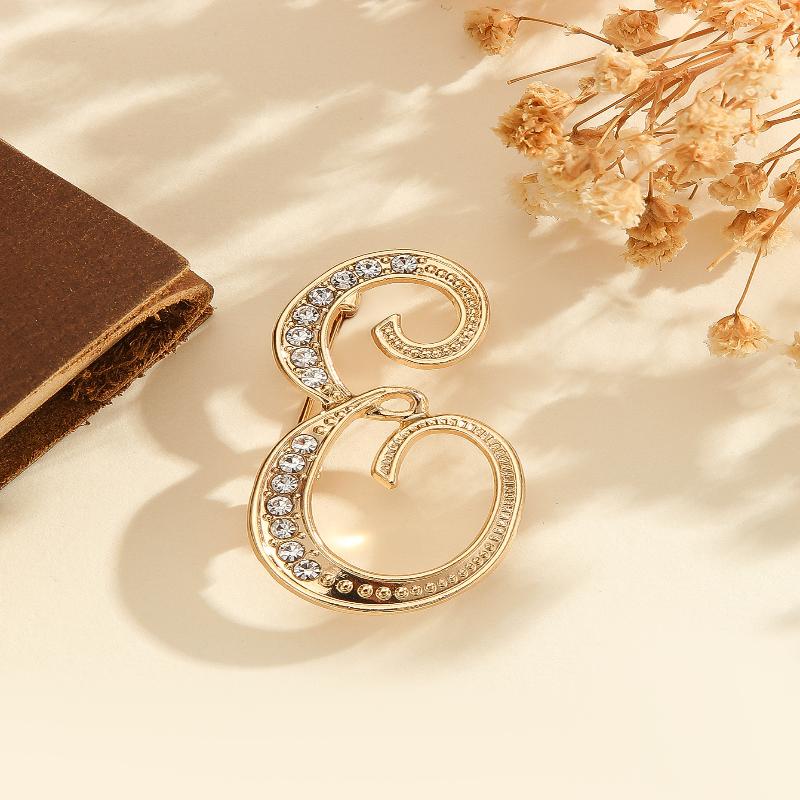 Women A-Z Letter Brooch Rhinestones Crystal Gold Color English Alphabet Metal Pins Cute Brooch Jewelry Accessories Gift