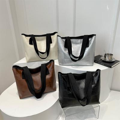 Neue Sommer-Einkaufstasche mit großem Fassungsvermögen und Nischendesign für den Pendlerverkehr, modisch, hochwertig und einfach mit einer Schulter zu tragen