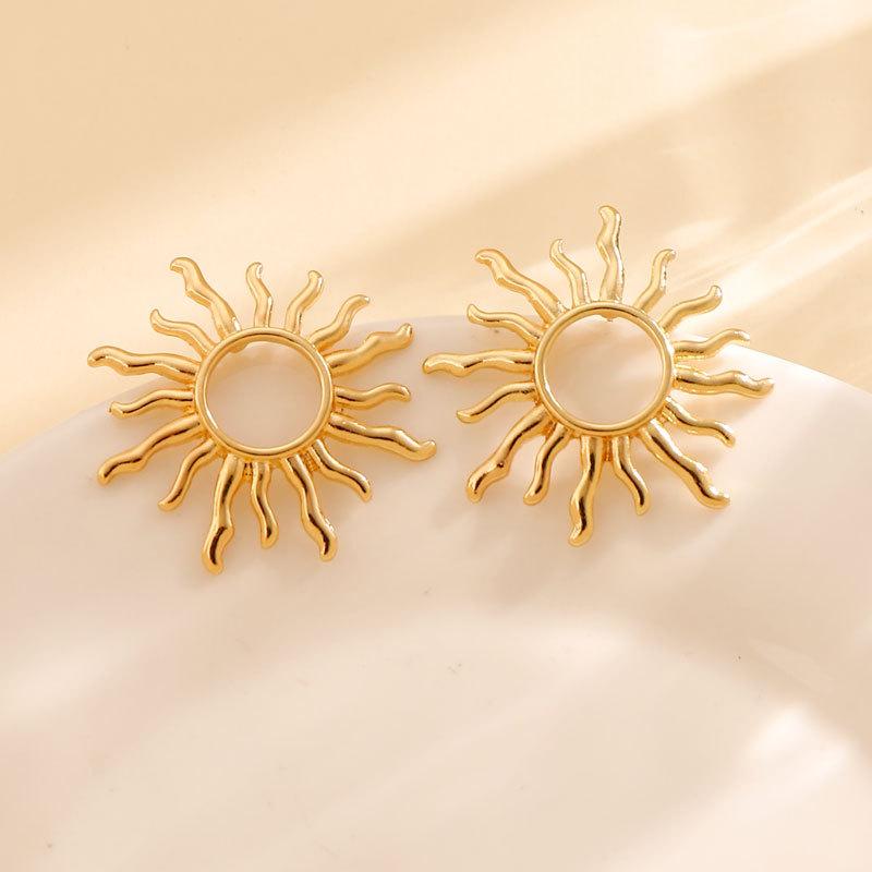 

Серьги-пусеты в форме полого солнца для женщин 1 Pair золотой