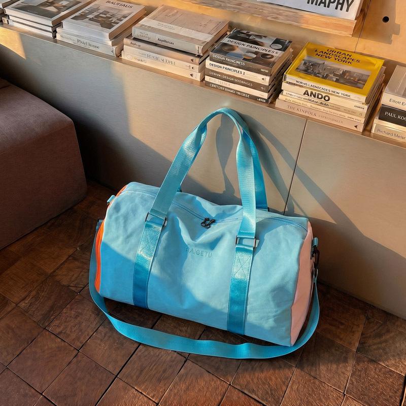 New dopamine-style color-blocked multifunctional travel bag for women, large capacity, lightweight, hand-held, crossbody gym bag