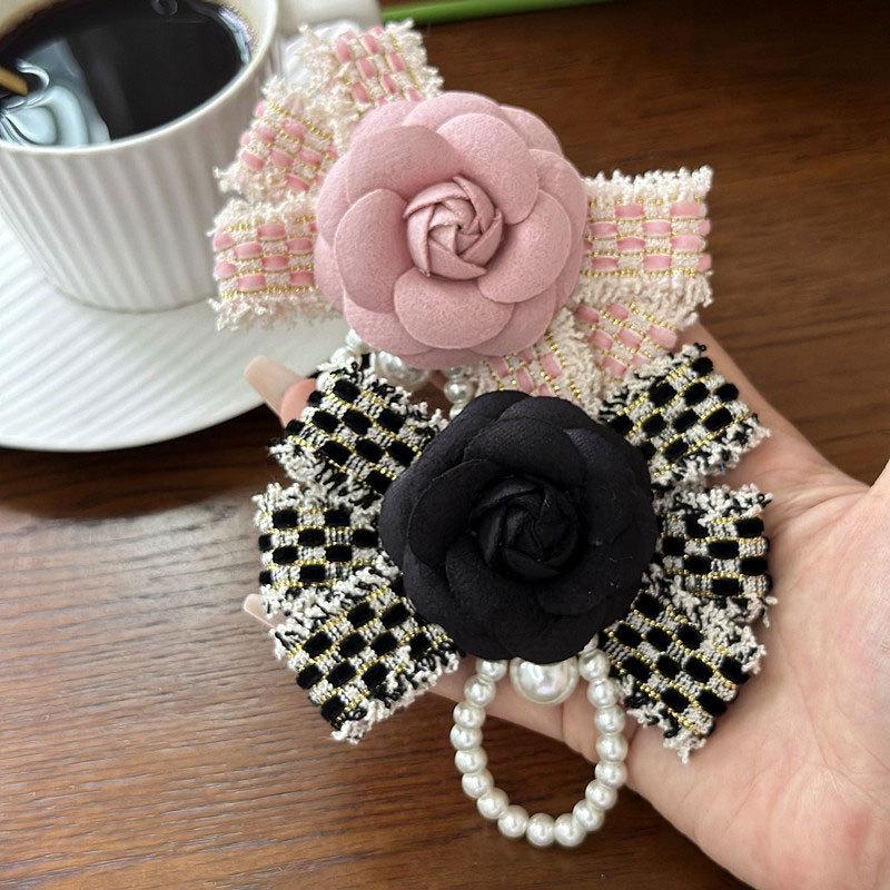 1Pcs French Leather Lapel Pin Corsage Bow Tie Accessory Black And White Plaid Bow Camellia Flower Pearl Tassel Brooch For Women