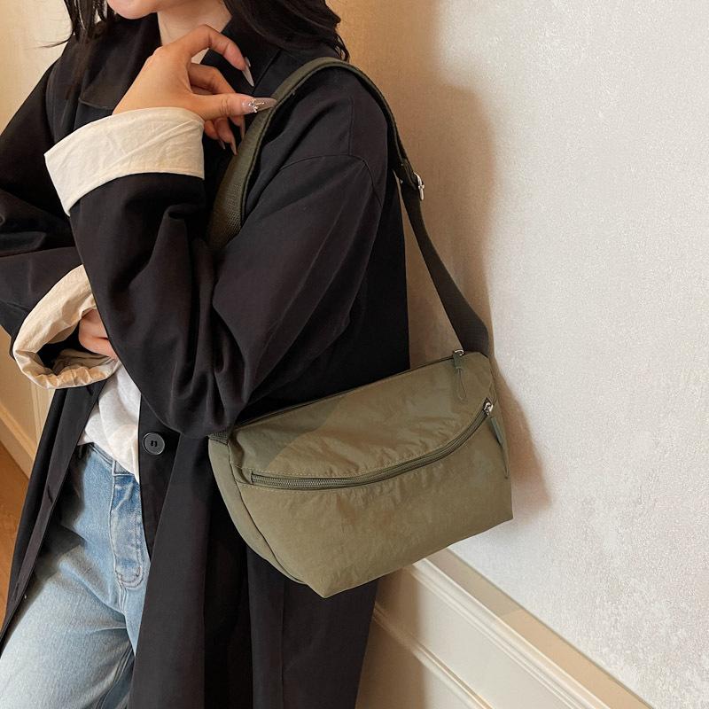 Casual and Simple Single-shoulder Bag, A Niche Crossbody Bag for Commuting To Work