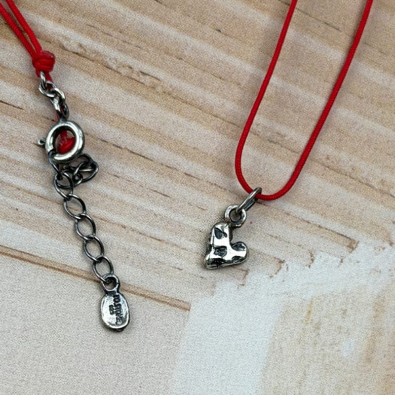 TO.STONE Mellow Heart Necklace, oil painting (red string)