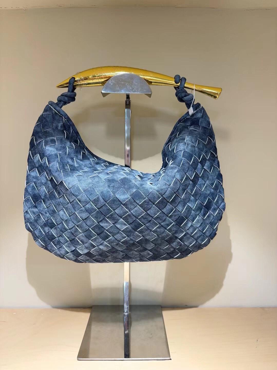 

Сумочка Sardine 2024: Осенне-зимняя плетеная сумка-пельмень через плечо 35*4*20 cm темно-синий