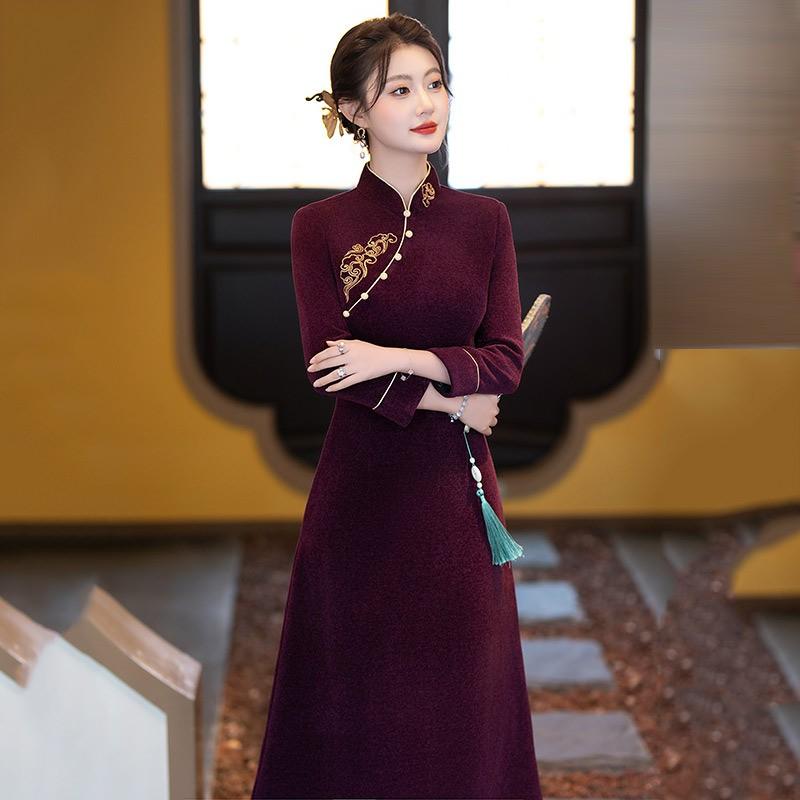Elegant Vintage-Inspired Long Sleeve Cheongsam Dress Women High-Waisted Fitted Silhouette Chenille Fabric Winter