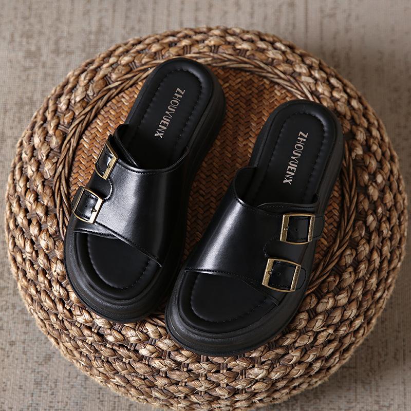 Fashion cool slippers women's 2025 summer new versatile student soft bottom buckle outdoor leisure beach thick bottom cool slippers
