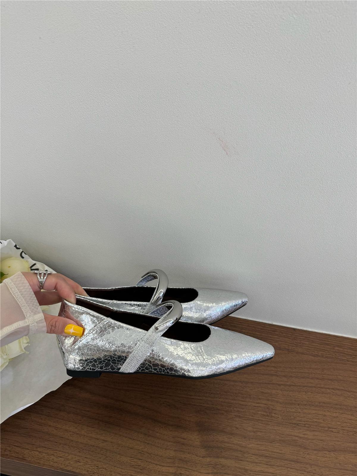 

Inner height increase pointed Mary Jane shoes women s shoes spring and summer shallow mouth with skirt gentle evening single shoes 40