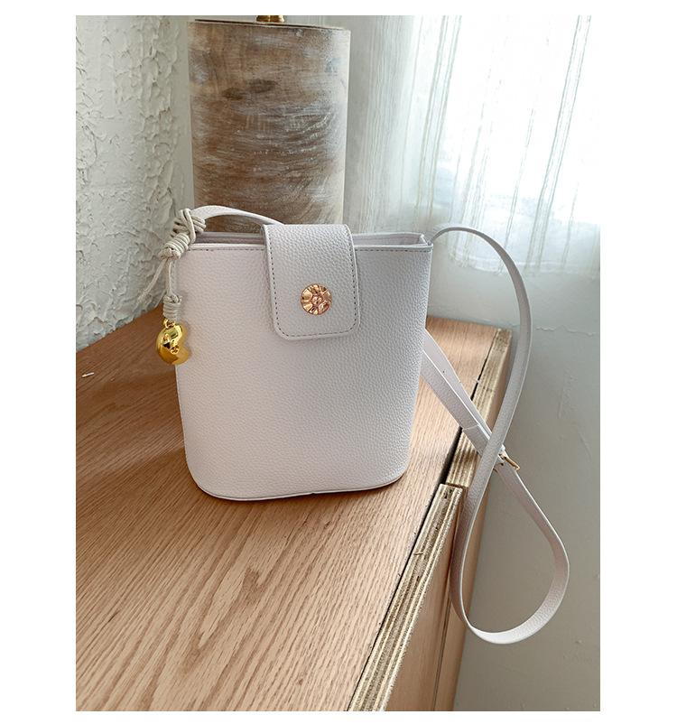 Retro Niche Texture Mobile Phone Bag Women's 2025 New Fashion Going Out Bucket Bag Foreign Style Ins Shoulder Messenger Bag