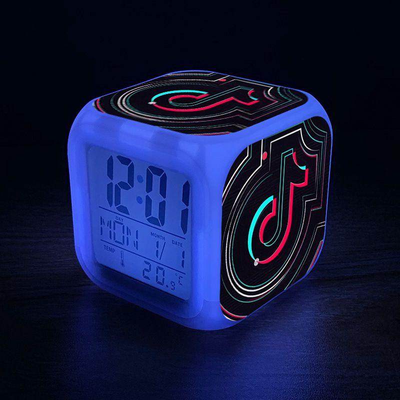 

Светодиодный будильник TikTok Многофункциональный 7 цветов меняющийся Цифровой Светящийся Детский подарок Pink