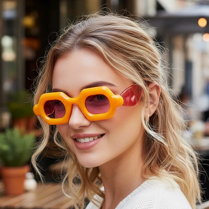 Nuovi Occhiali da Sole Donna Retrò Punk Quadrati a Bolle Gradiente Y2K Personalità Bicolore Montatura Spessa Tendenza da Esterno Occhiali Uomo UV400