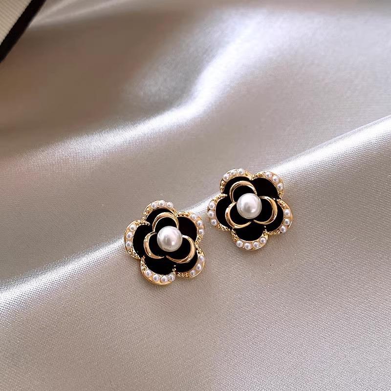 Elegant Zircon Flower and Pearl Stud Earrings - High-End Niche Design
