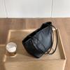 Retro style tote bag large capacity women's new soft leather bucket commuter bag versatile fashion women's shoulder bag