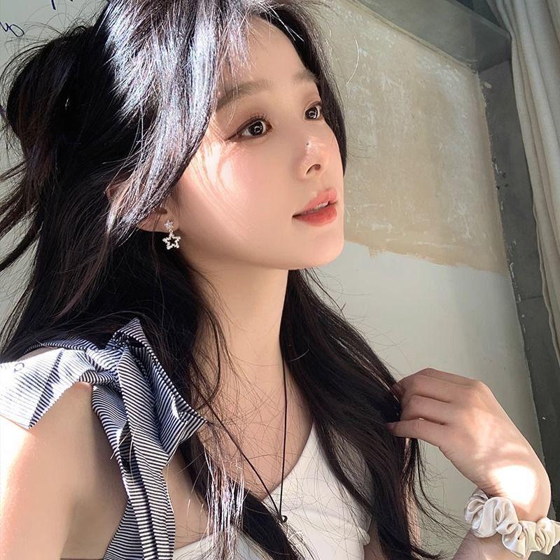 Minimalistische Stern-Ohrstecker mit Diamanten: Eleganter, vielseitiger und stilvoller Pendlerschmuck für Damen