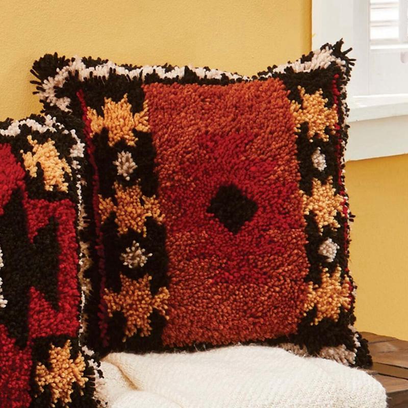 Cute Animal Latch Hook Pillow Smyrna Package Hooks Hand Knitted Dog Embroidered Pillow Carpet Embroidery Set Latch Hook Rug Kits